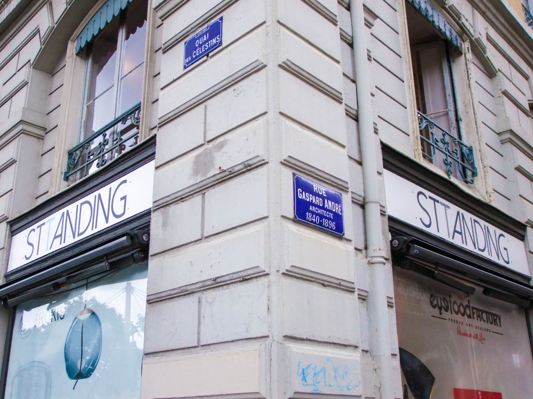 Sttanding vitrine boutique Lyon 2